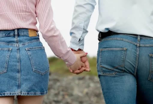 有时候婚外遇的男人不肯回归是因为妻子太傻